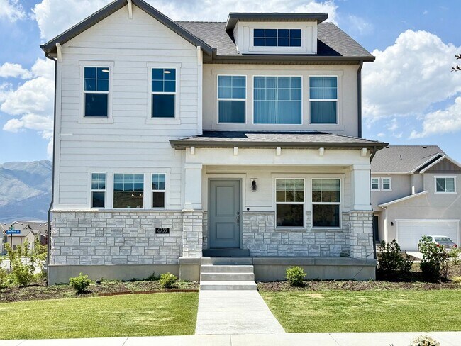property at 6733 N Mount Jefferson