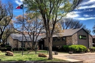 Bentwood Apartments in Lubbock, TX - Foto de edificio - Building Photo