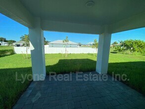 2744 NE 5th Pl in Cape Coral, FL - Building Photo - Building Photo