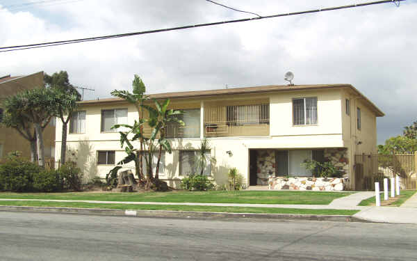 921 N Inglewood Ave in Inglewood, CA - Building Photo - Building Photo