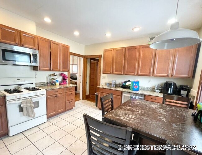 18 Romsey St in Boston, MA - Building Photo - Building Photo