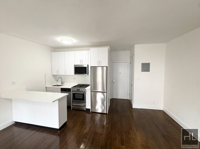 EAST 65 STREET in New York, NY - Building Photo - Building Photo