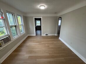 260 Spencer St, Unit B in Ferndale, MI - Building Photo - Building Photo