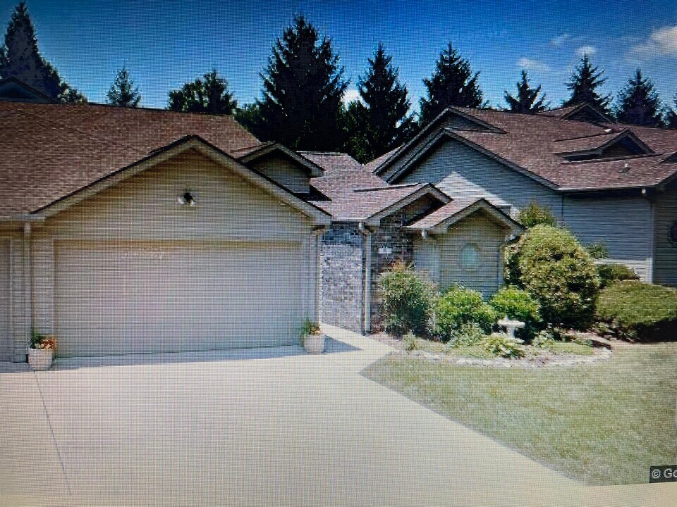 11 Tisha Ln in Hendersonville, NC - Building Photo