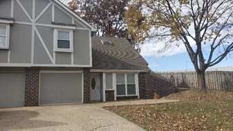 9531 W 77th Terrace in Overland Park, KS - Building Photo