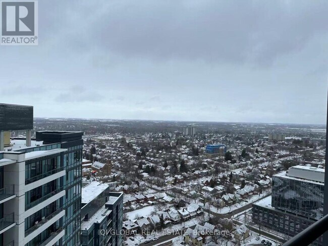 property at 25 Wellington St S