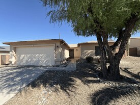 713 S Granite Falls Dr in Tucson, AZ - Building Photo