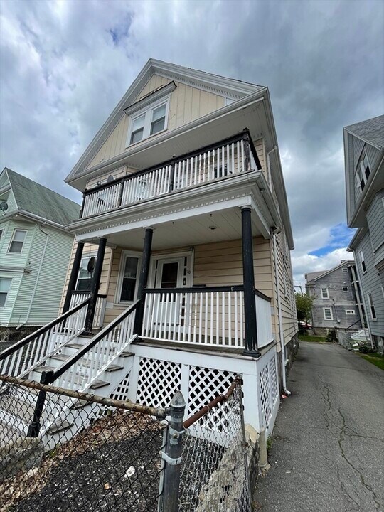 100 Lonsdale St in Boston, MA - Building Photo