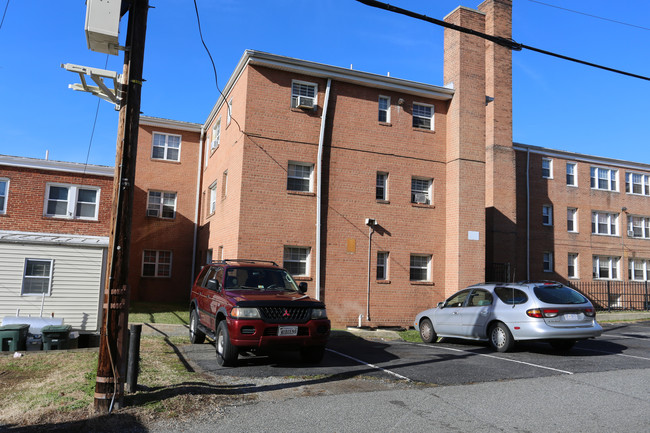 Jetu Apartments in Washington, DC - Foto de edificio - Building Photo