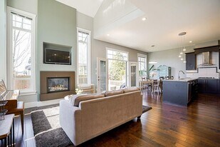 2453-2163 163 St in Surrey, BC - Building Photo