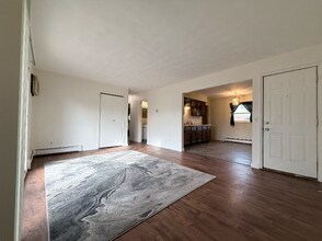 6007 Oran Ave, Unit 4 in Kalamazoo, MI - Foto de edificio - Building Photo