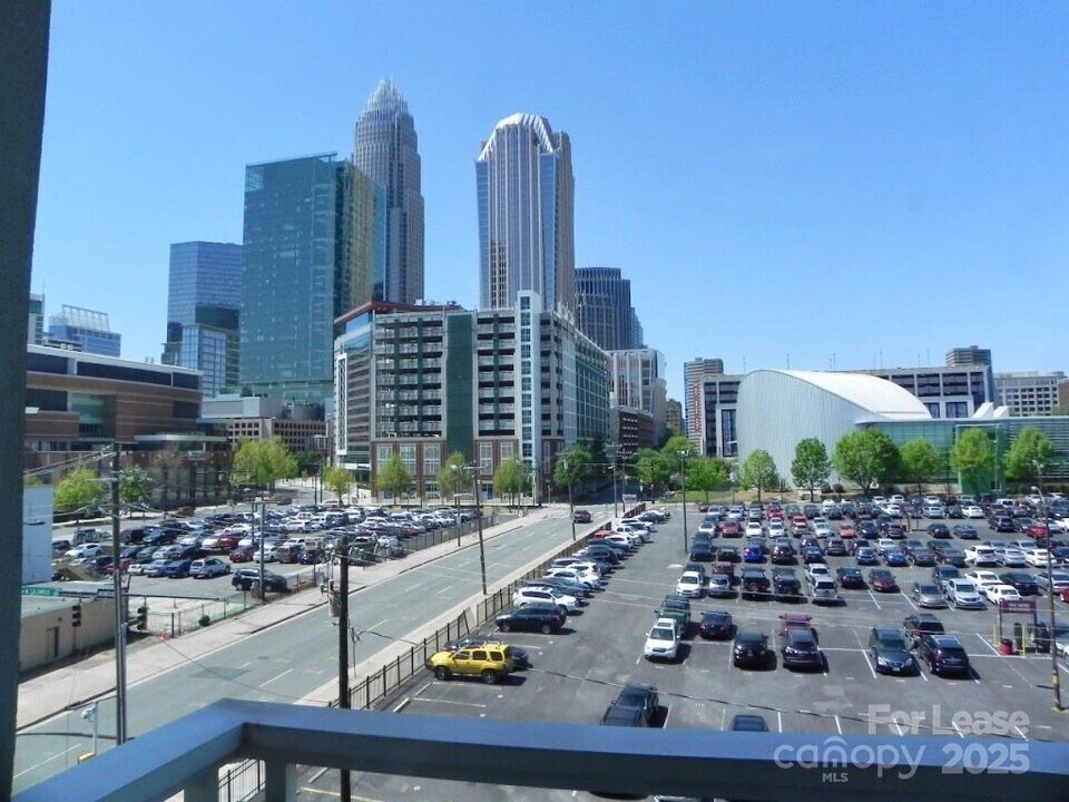 505 E 6th St in Charlotte, NC - Building Photo