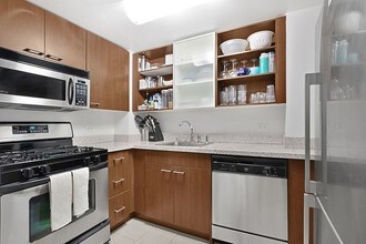 130 W 15th St-Unit -3-L in New York, NY - Building Photo - Building Photo