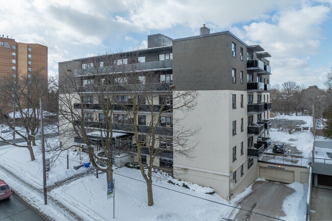 4340 Bathurst St in Toronto, ON - Building Photo - Building Photo