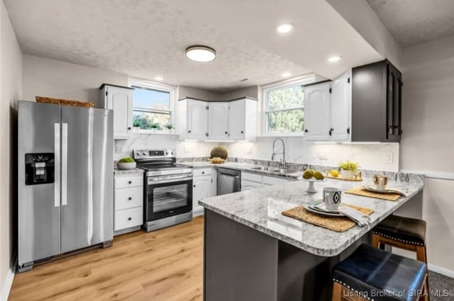 613 Cherokee Dr in New Albany, IN - Building Photo - Building Photo