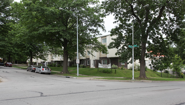 Santa Fe Place Apartments in Kansas City, MO - Building Photo - Building Photo