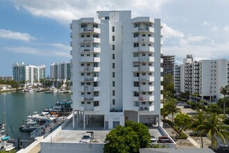 Magaluf Towers in North Bay Village, FL - Building Photo - Building Photo