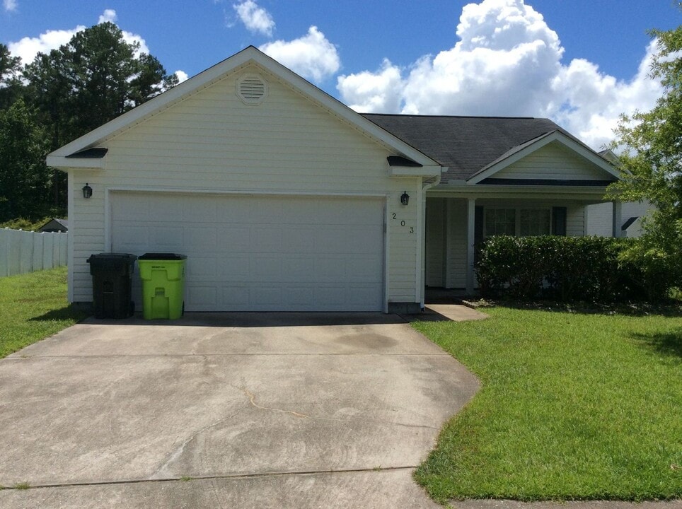 203 Sellhorn Blvd in New Bern, NC - Building Photo