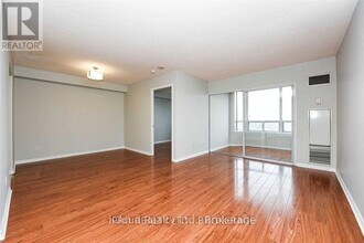 135 Hillcrest Ave in Mississauga, ON - Building Photo - Building Photo