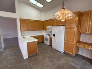 7706 Brabham Way in Elk Grove, CA - Building Photo - Building Photo