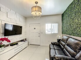 2724 SW 36th Ave, Unit D in Miami, FL - Building Photo