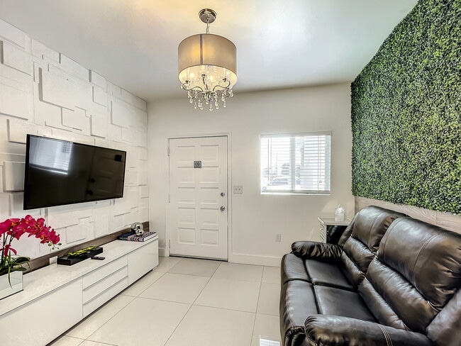 2724 SW 36th Ave, Unit D, Unit D