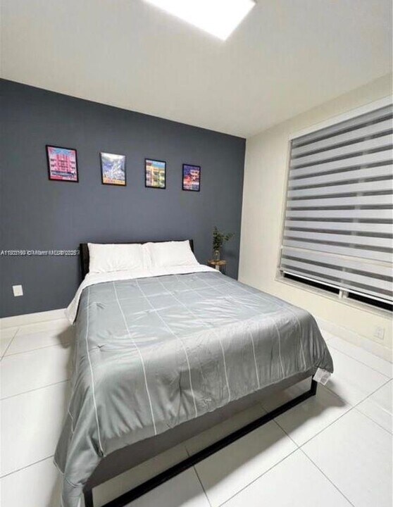 10513 NW 66th St in Doral, FL - Building Photo