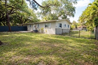 1762 NE 145th St, Unit 1760 in Miami, FL - Foto de edificio - Building Photo