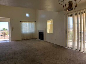 1988 Las Palmas Ln in Laughlin, NV - Building Photo - Building Photo