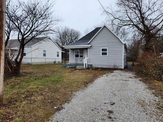 2118 W Phelps St in Springfield, MO - Building Photo - Building Photo