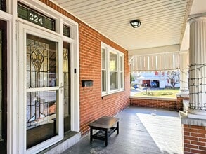 324 S Broad St in Myerstown, PA - Foto de edificio - Building Photo