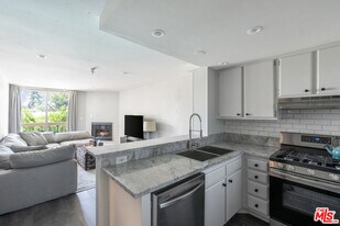 5143 Bakman Ave in Los Angeles, CA - Building Photo