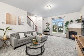 8462 NE Noelle Way in Beaverton, OR - Foto de edificio - Building Photo
