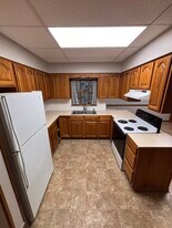 212 E Main St in Louisville, OH - Building Photo