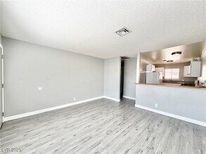 1720 Cordoba Ln, Unit D in Las Vegas, NV - Building Photo - Building Photo