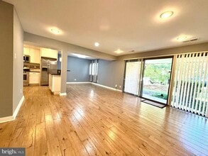 19120 Mills Choice Rd in Montgomery Village, MD - Building Photo - Building Photo