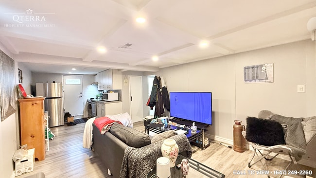 133 Marchington Cir in Toronto, ON - Building Photo - Building Photo