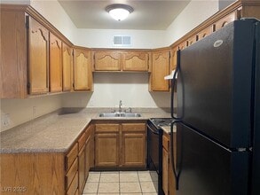 412 W Monroe Ave in Las Vegas, NV - Building Photo - Building Photo