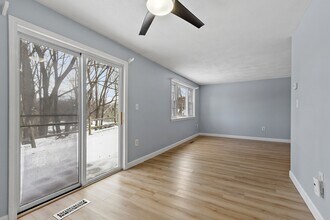 73 Kennedy Dr in North Chelmsford, MA - Foto de edificio - Building Photo