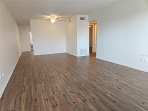 2464 Australia Way E in Clearwater, FL - Building Photo - Building Photo