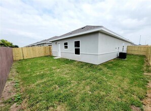 13 13th St in Weslaco, TX - Building Photo - Building Photo