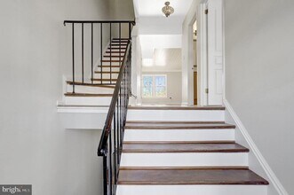 8070 Powderbrook Ln in Springfield, VA - Building Photo - Building Photo