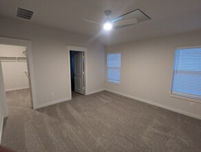 4311 Maple Root Ln in Pinehurst, TX - Foto de edificio - Building Photo