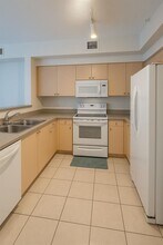 8040 N Nob Hill Rd in Tamarac, FL - Building Photo - Building Photo