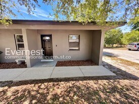 1059 Spirit Lake Rd in Winter Haven, FL - Building Photo