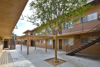 Las Palmas Apartments in Riverside, CA - Building Photo - Building Photo