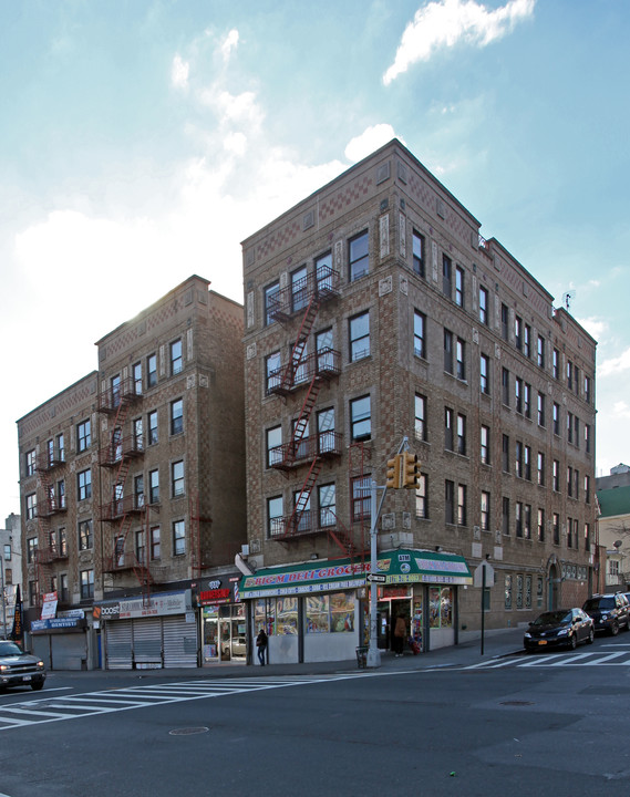 Lee Goodwin Residence in Bronx, NY - Building Photo