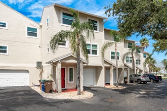 812 E Gulf Blvd in Indian Rocks Beach, FL - Building Photo - Building Photo