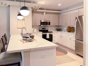 Stone Village Apartments in Reno, NV - Foto de edificio - Building Photo