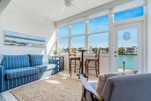 5555 Gulf Blvd in St Pete Beach, FL - Building Photo